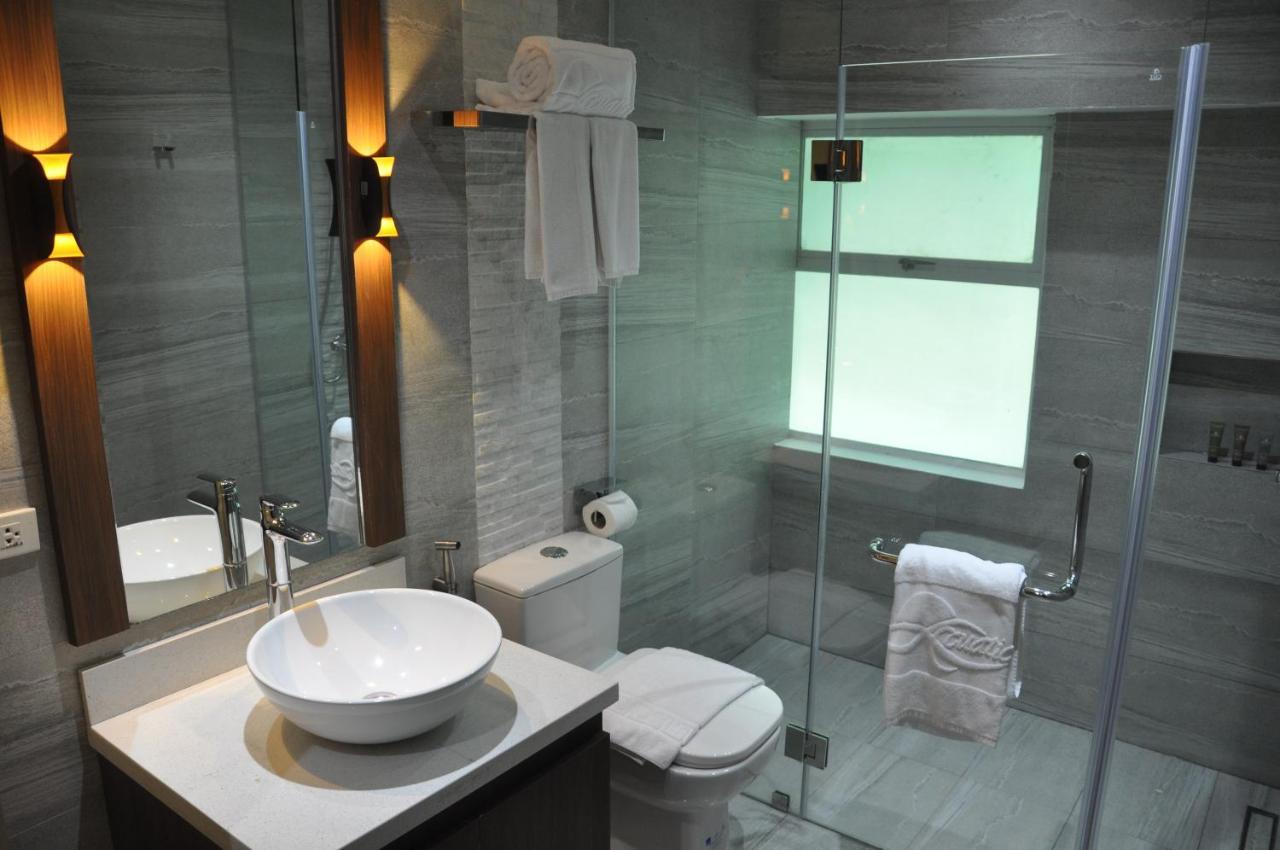 Acuatico Beach Resort & Hotel Inc. San Juan  Bagian luar foto