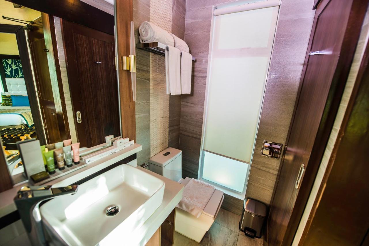 Acuatico Beach Resort & Hotel Inc. San Juan  Bagian luar foto