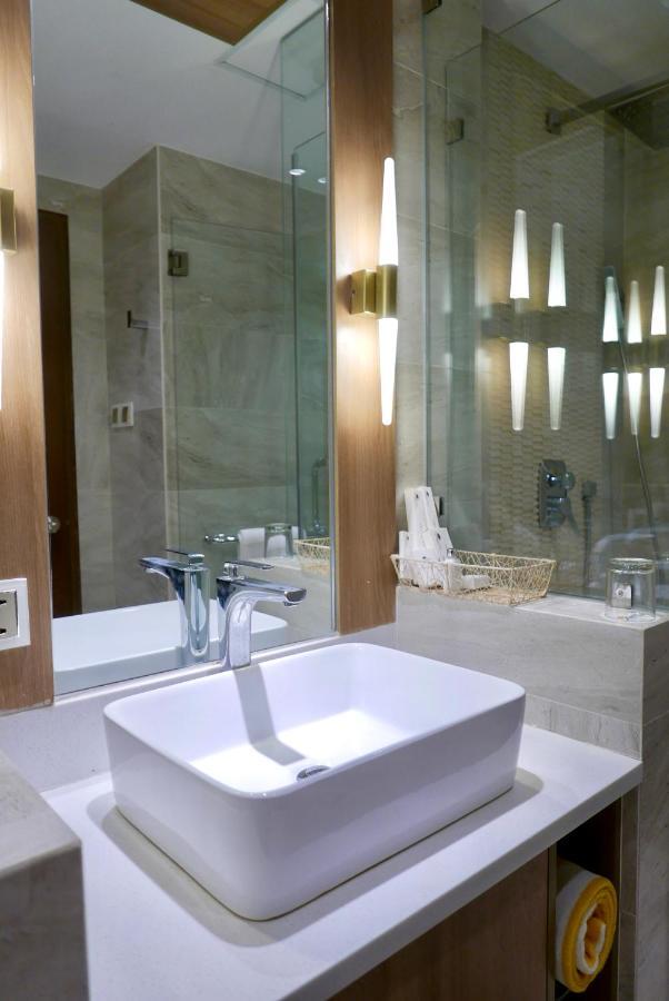 Acuatico Beach Resort & Hotel Inc. San Juan  Bagian luar foto
